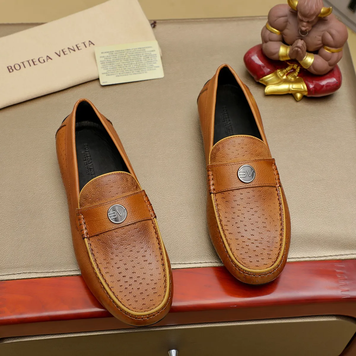 Men's men's shoes 💰440 [BV] 👟👟 Italian luxury brand Made with imported cowhide technology to highlight high-end men's taste of light luxury life [color] [color] Masters with ten years of manual experience create classic weaving 🌴 The inner top layer 🐮 lining 💯😘 The top quality inherits the brand craftsmanship! Color, code number 39-44 (38.45. Can be customized)